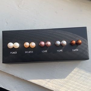 Avon Freshwater Pearl Stud Earring Set